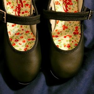 Capezio 11W Tap Shoes